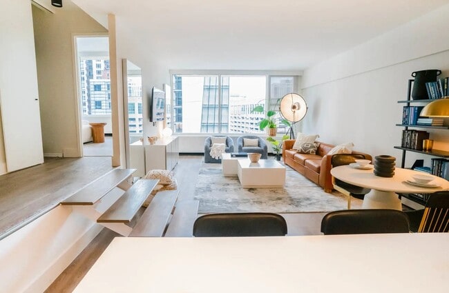 Building Photo - 33 E Chestnut St