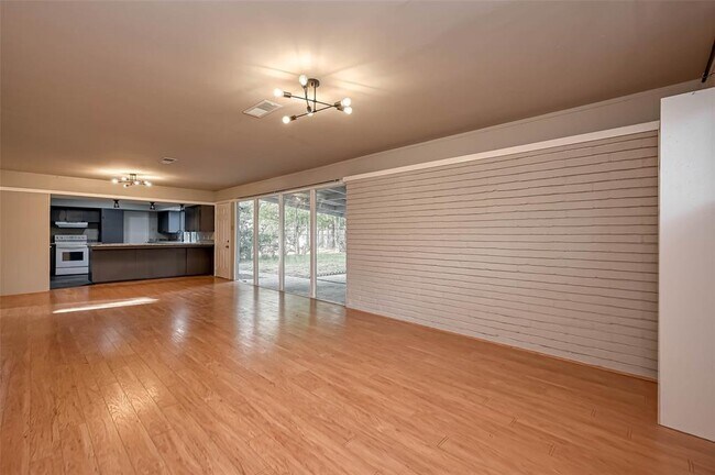 Building Photo - 518 Gingham Dr