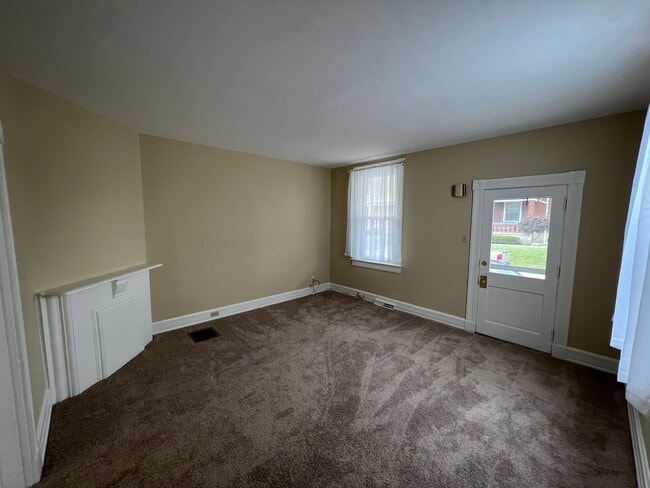 1st Floor Entry/Bedroom - 4413 Tower Ave