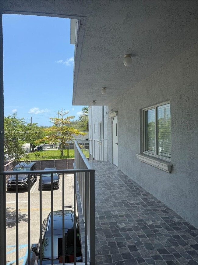 Foto del edificio - 2536 NW 24th St