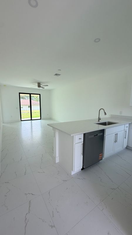 Foto del edificio - 498 Loretta Ave S