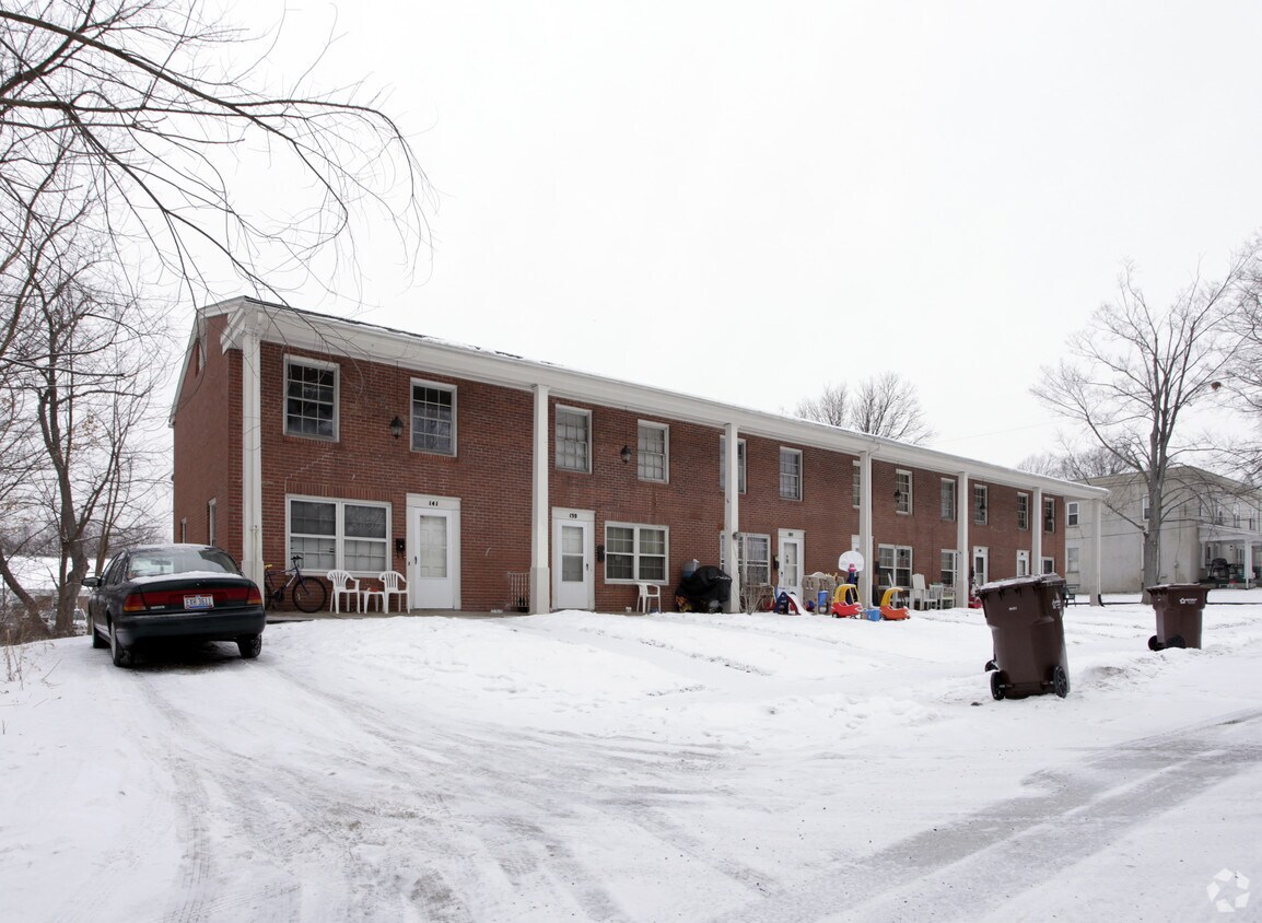 Primary Photo - 131-141 Louis Ave