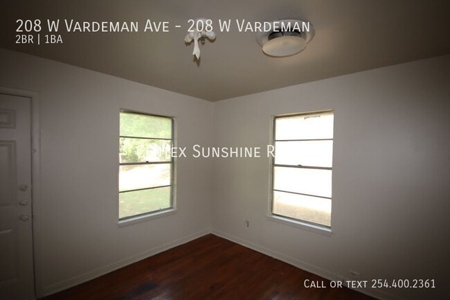 Building Photo - 208 W Vardeman Ave