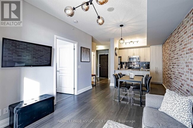 Building Photo - 85 The Donway W