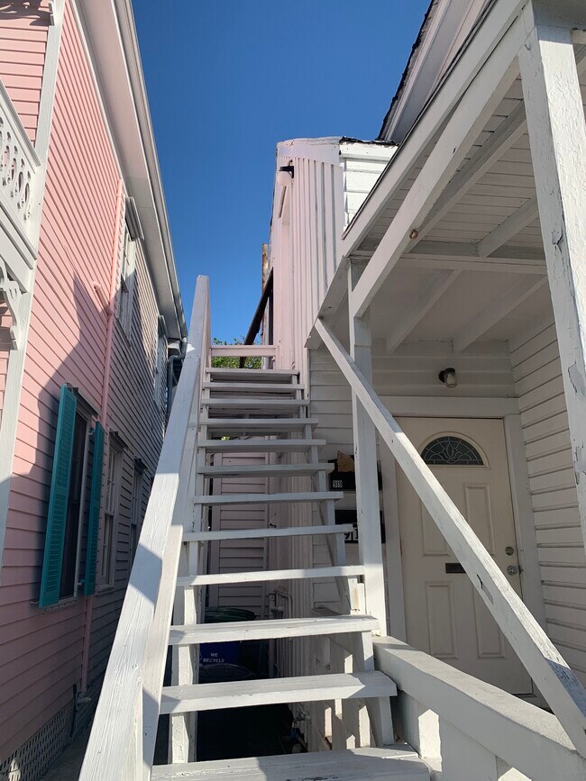 Building Photo - 919 Southard St