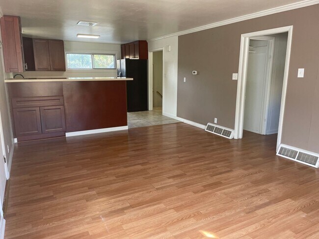 Foto del edificio - 4 bedroom 2 bathroom home