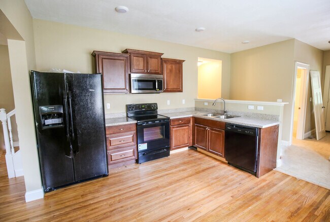 Building Photo - 631 S Kickapoo Ave