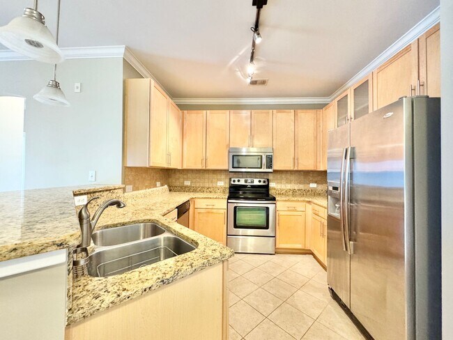 Building Photo - 2 Bedroom in Winstead Commons! Convenient to Lawndale Dr, Battleground Ave, and More!