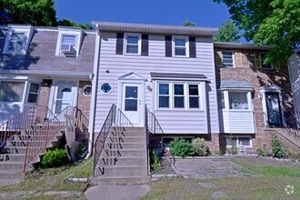 Building Photo - 22426 Greenview Ct