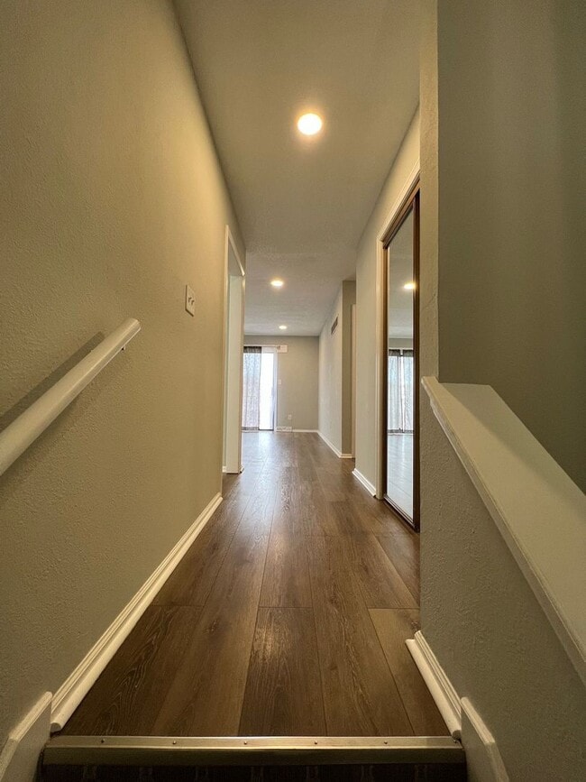 Building Photo - Updated 3-Bedroom Home with Garage in a Cul-de-Sac