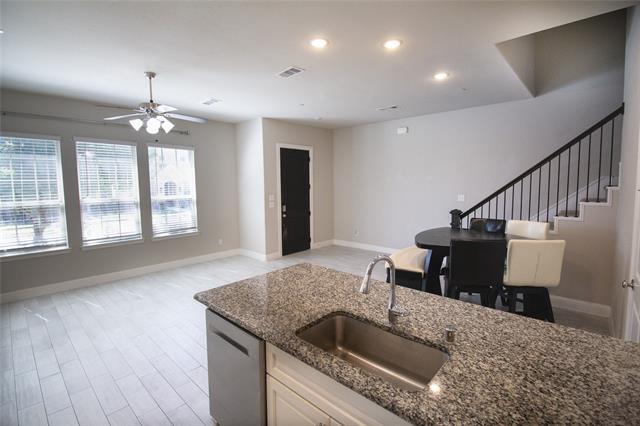 Building Photo - 6267 Blythe Dr