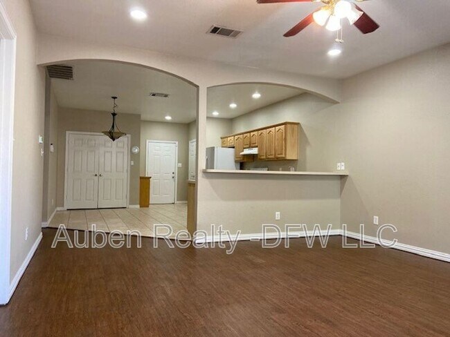 Foto del edificio - 306 E Main St