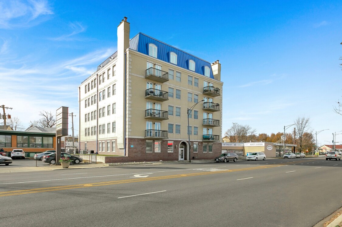 Primary Photo - 5978 N Lincoln Ave