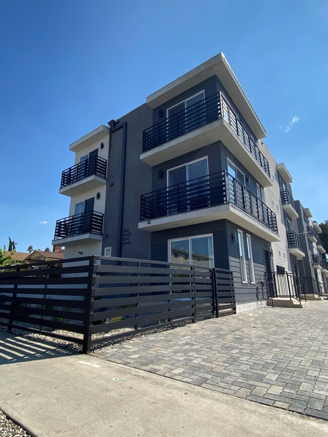 Foto del edificio - 5542 Romaine St