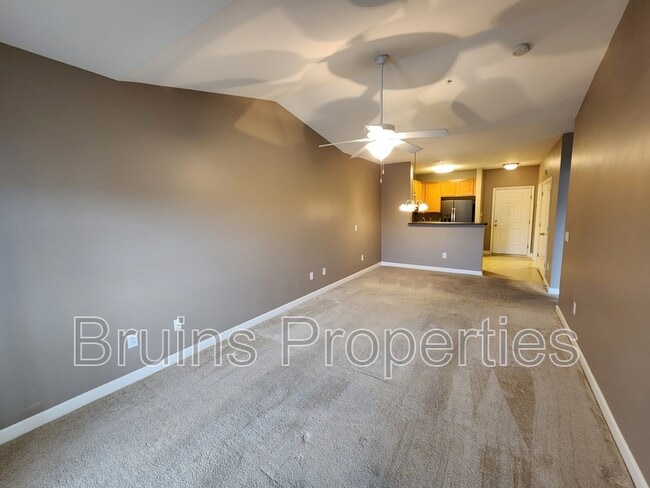 Building Photo - 7104 W Friendly Ave