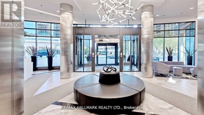 Building Photo - 16 Yonge St