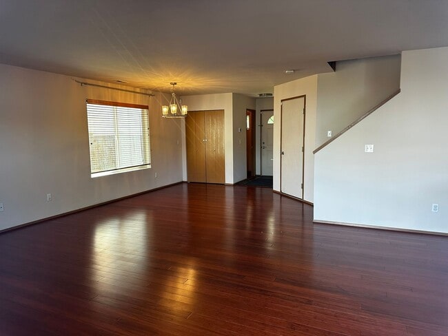 Building Photo - 3bd/2.5ba Renton House