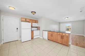 Building Photo - 3423 Ridgeland Ave