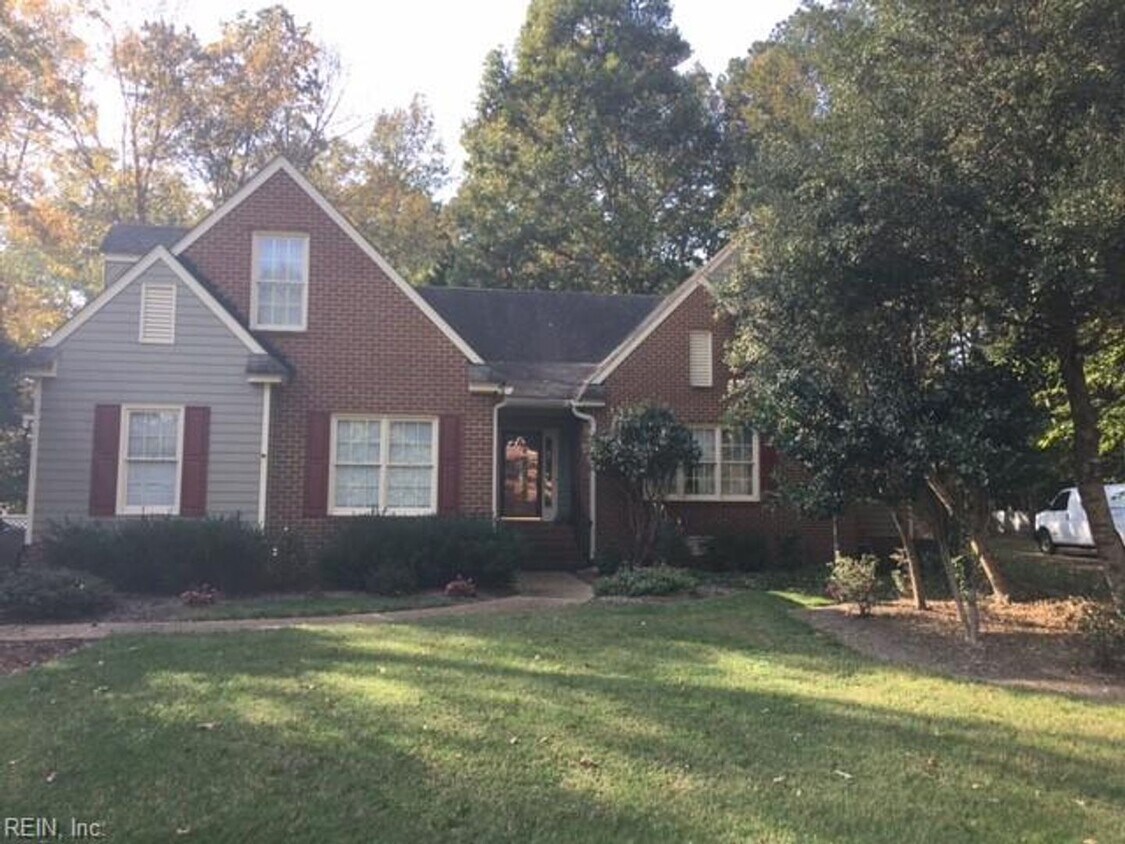 Foto principal - 4 BR 3.5 BA Single Family Home