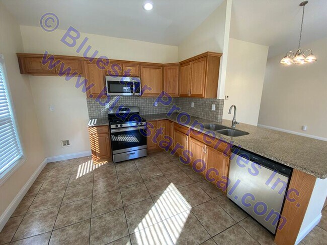 Foto del edificio - JUST LISTED IN ADELANTO!!!