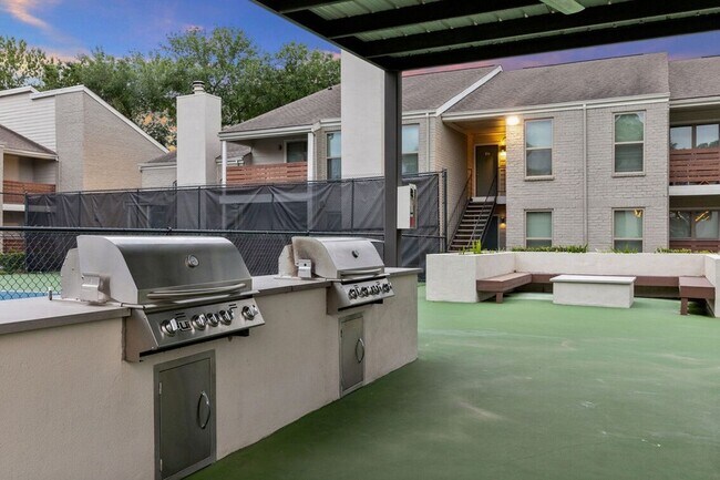 Foto del edificio - 10751 Meadowglen Ln