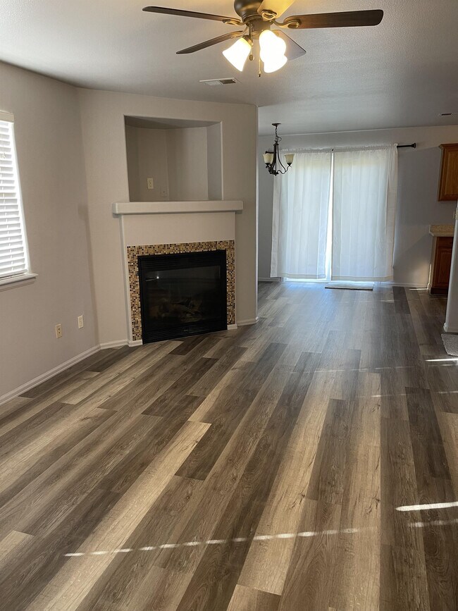 Foto del edificio - 2981 Redbud Ct