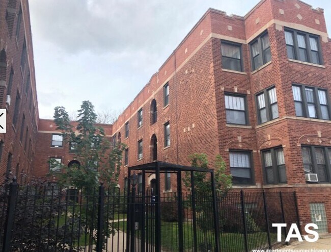 Foto del edificio - 2882 N Clark St