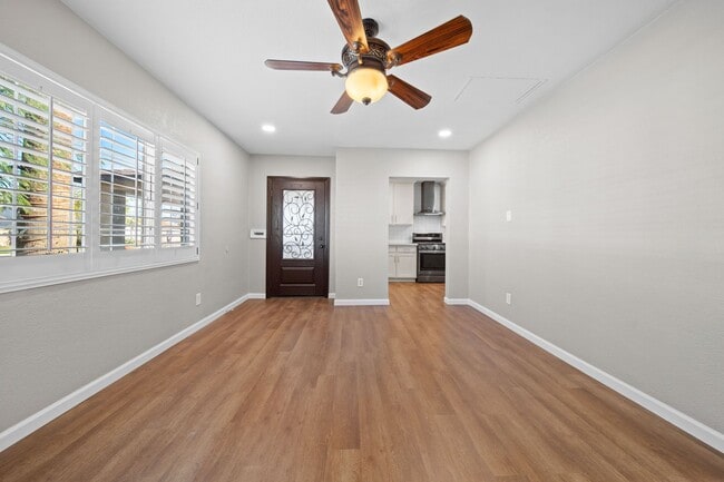 Foto del edificio - 2 Bedroom House for Rent