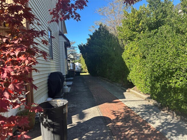 Foto del edificio - 51 Malone Ave