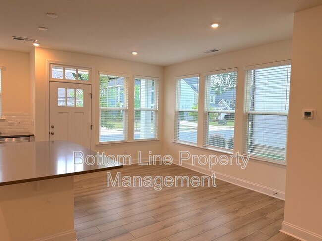 Foto del edificio - 1552 Cedar Tree Dr