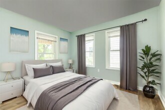 Building Photo - 302 W 8th St