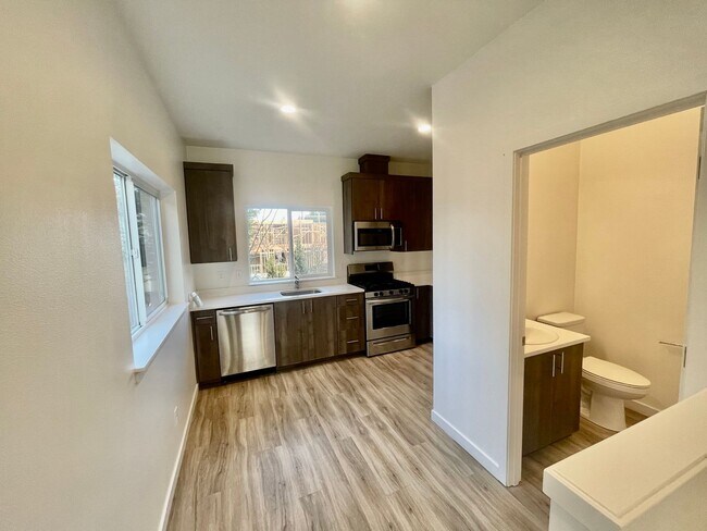 Foto del edificio - Spacious 2BD + Bonus Room Condo in Powellh...