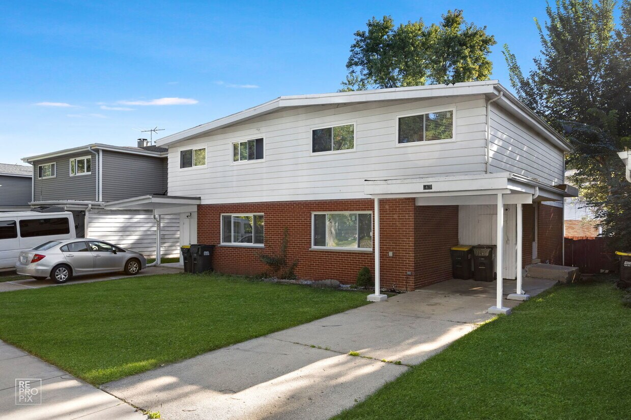Primary Photo - 9421 Meadow Ln