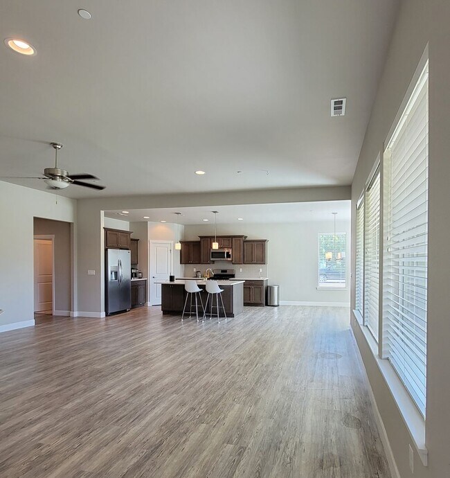 Building Photo - BEAUTIFUL SPACIOUSE HOME IN SOUTH RICHLAND