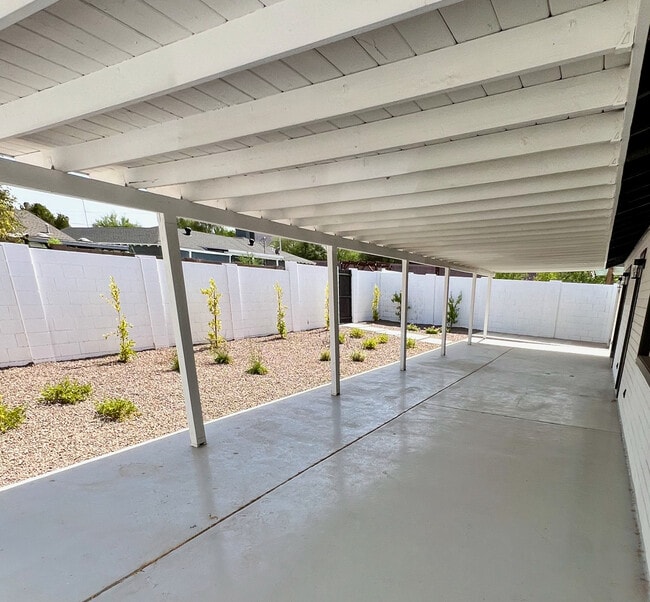 Building Photo - 6407 E Wilshire Dr
