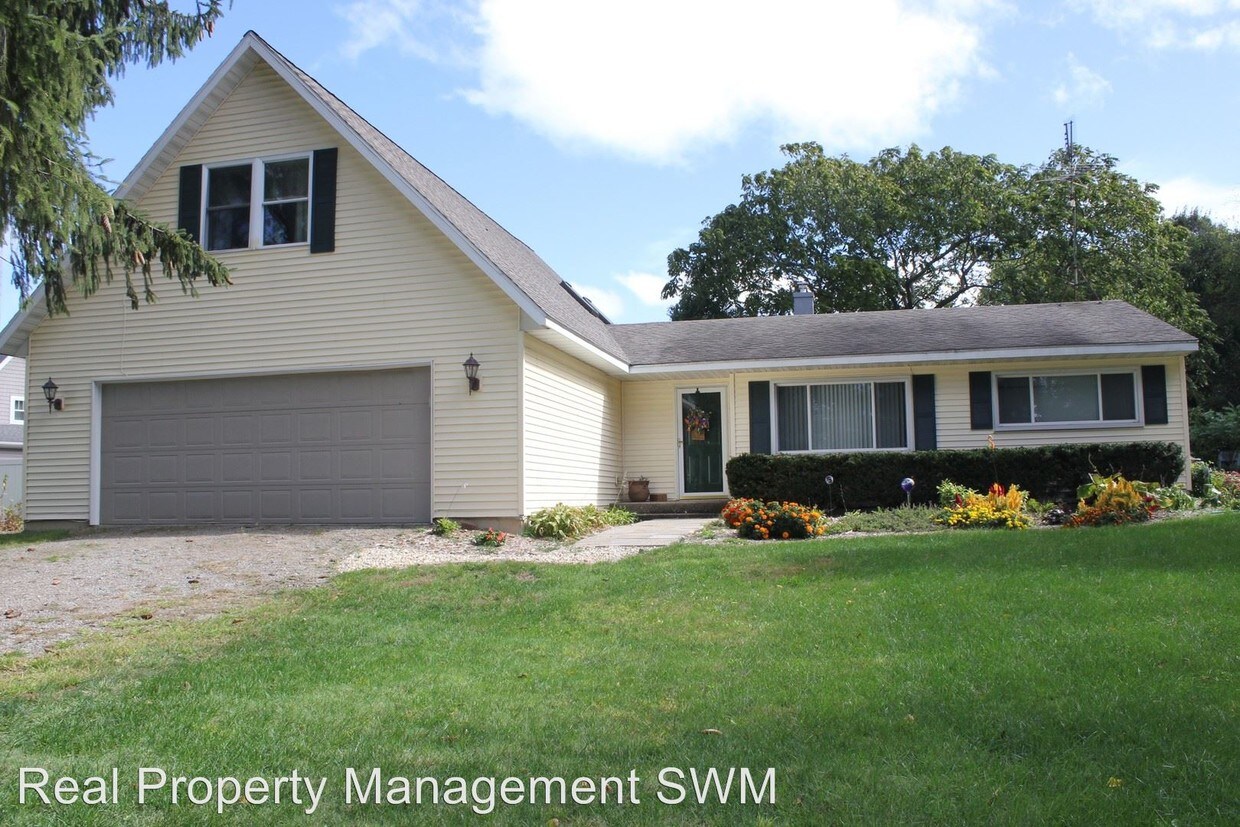 3 br, 2 bath House 3627 Lakeshore Dr House Rental in Saint Joseph