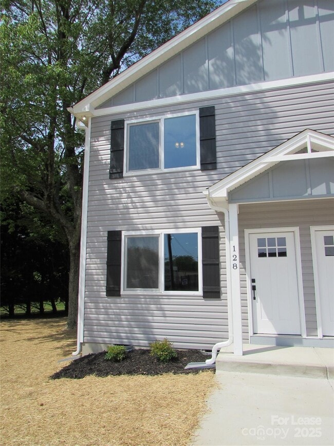 Building Photo - 128 Salem Church Rd