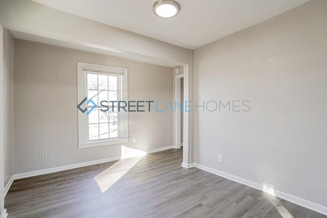 Building Photo - SIGN LEASE BY 2/28 AND GET $250 OFF FIRST ...
