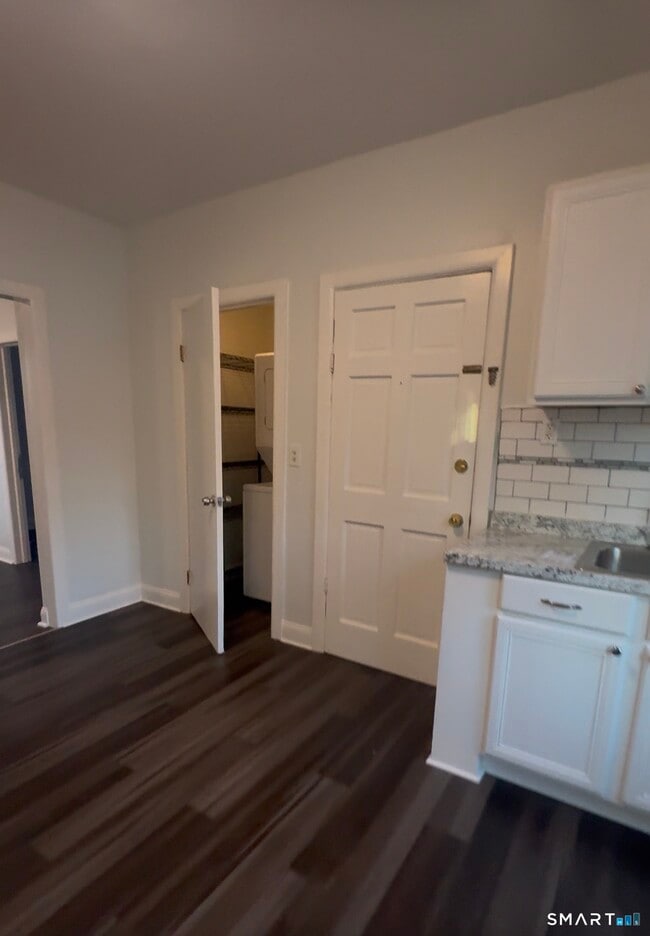 Foto del edificio - 183 Ely Ave