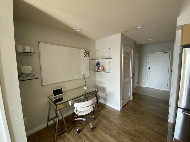 Building Photo - Furnished Smart Condo in the middle of the...