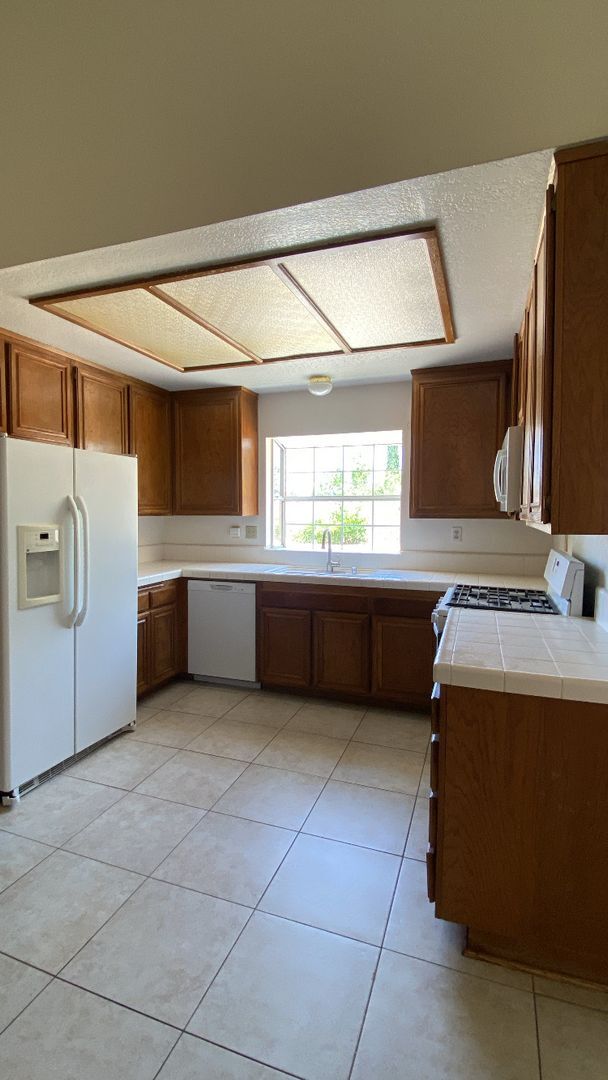 Foto del edificio - Quartz Hill Single Story Home.