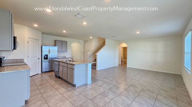 Building Photo - LOVELY 5 BEDROOM/ 3 BATH HAYDEN FLOOR PLAN! SOLERA- LAKEWOOD RANCH