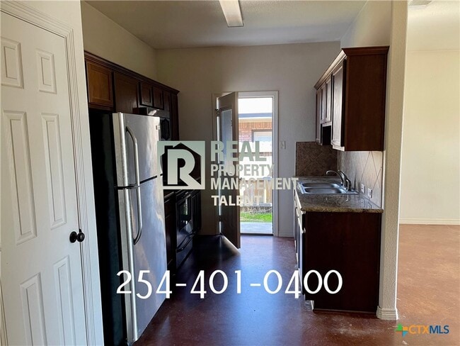 Building Photo - 602 Karey Dr