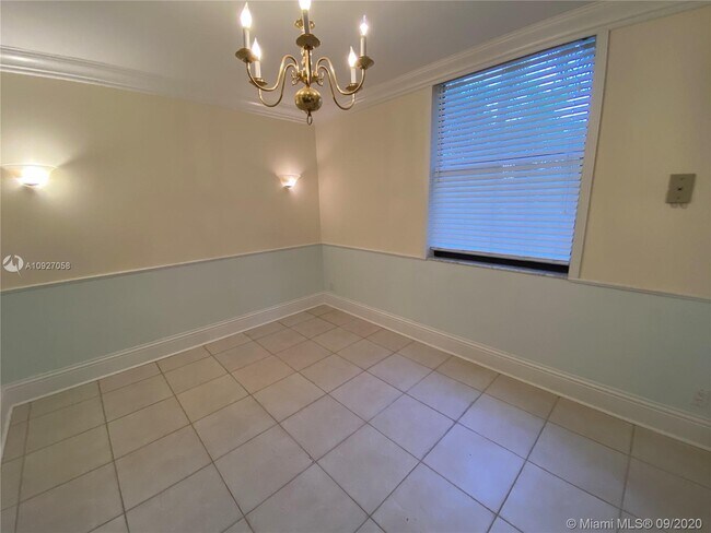 Building Photo - 20300 W Country Club Dr