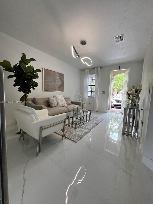 Foto del edificio - 9336 W 34th Ct
