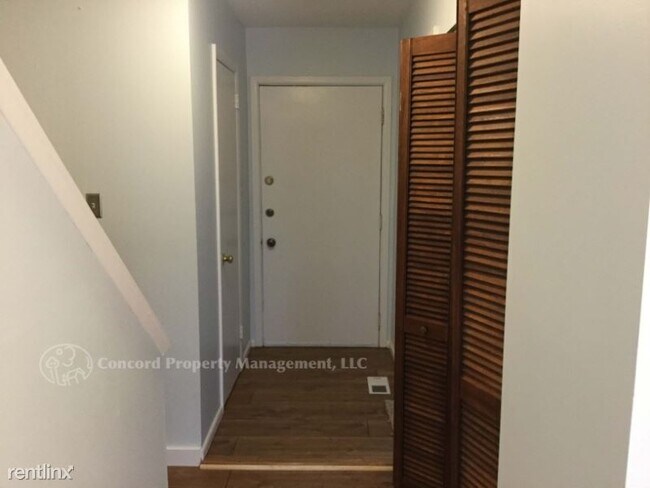 Building Photo - 2 br, 1.5 bath Townhome - 16 Stone Ridge Ct