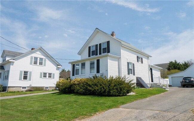 Building Photo - 655 Aquidneck Ave