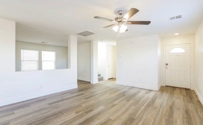 Foto del edificio - 7408 Easingwold Dr