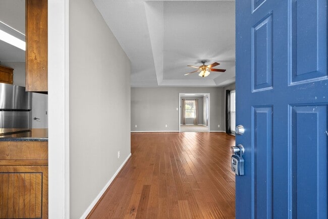 Building Photo - 4 Bedroom Home For Rent in St. B Area of Clarksville!