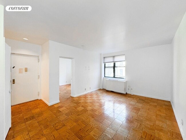 Foto del edificio - 67 E 3rd St